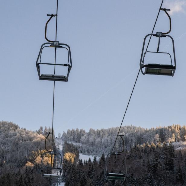 ++ THEMENBILD ++ WINTER / TOURISMUS / SKIGEBIET / WINTERSPORT / SAISONERÖFFNUNG / SESSELLIFT