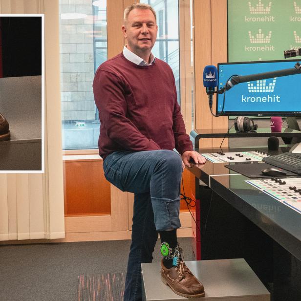 Meinrad Knapp mit Fußfessel