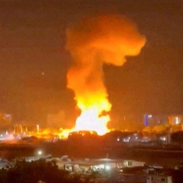 Multiple explosions in the early hours of the morning, in Caracas