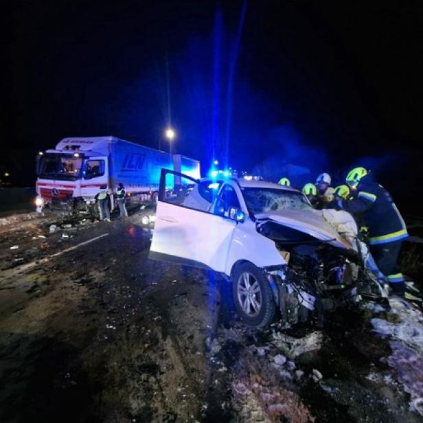 Schwerer Verkehrsunfall mit einem Lkw