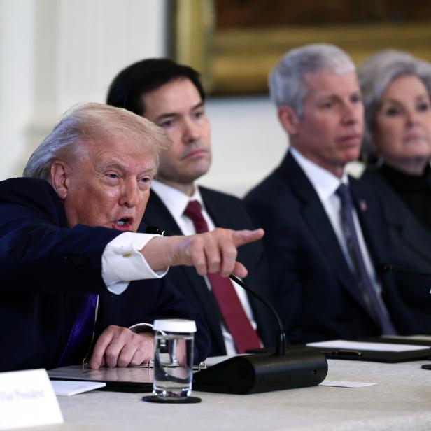 US-Präsident Donald Trump beim Treffen mit dem Öl-CEOs