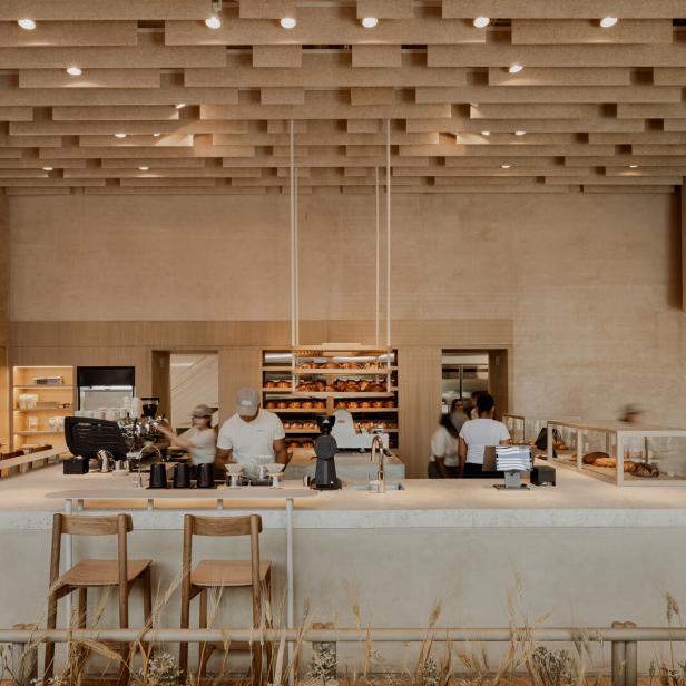 Nachhaltige Materialien prägen das Interieur der Bäckerei Krume in Panama City einer Österreicherin.