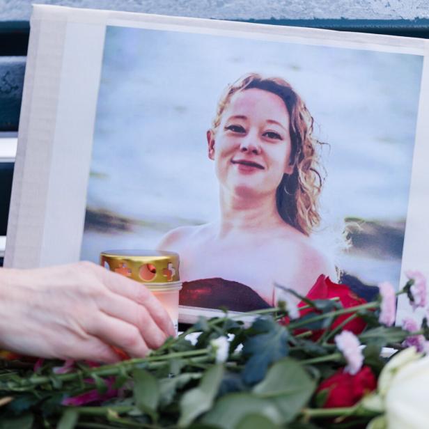 Vigil in Berlin for US citizen shot during ICE operation