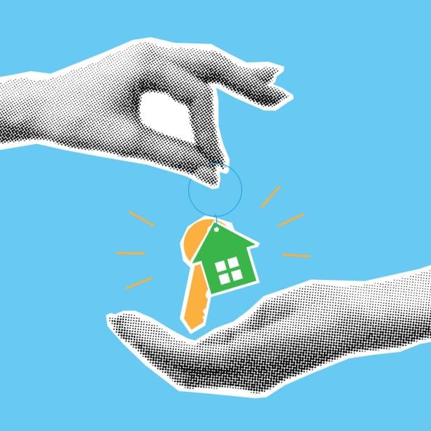 Übergabe eines Wohnungsschlüssels: Wer in den Mietvertrag eintreten darf, hängt von der Vereinbarung ab. 