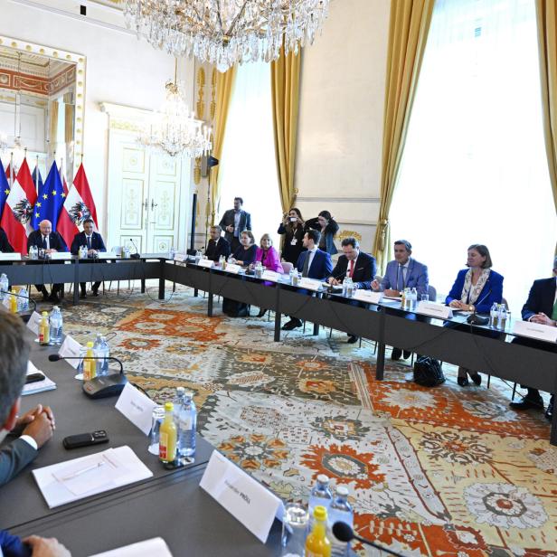 KLAUSUR DER BUNDESREGIERUNG: TOUR DE TABLE