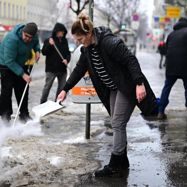 WINTER / WETTER / KÄLTE / FROST / GLATTEIS / EIS / GLATTEISGEFAHR