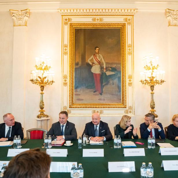 MINISTERRAT - KAMERASCHWENK