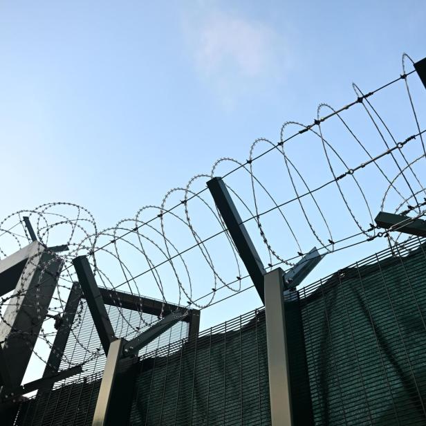 OÖ: Entflohener Häftling (33) machte Familienurlaub im Hotel