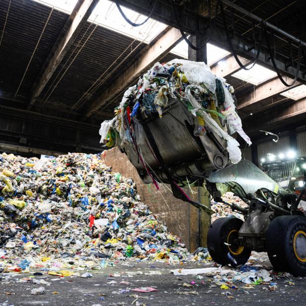 Blick ins Recycling-Center: Kunststoffabfälle sind in immer größerem Maße wiederverwertbar.