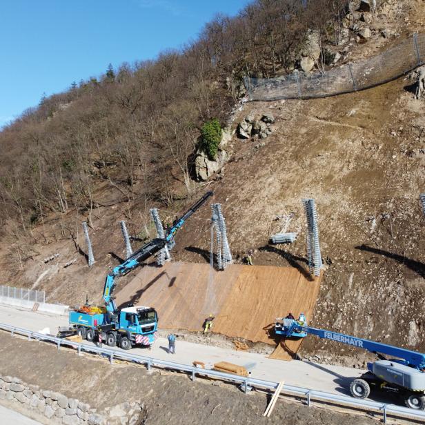 Sanierung der Felssturzstelle B33