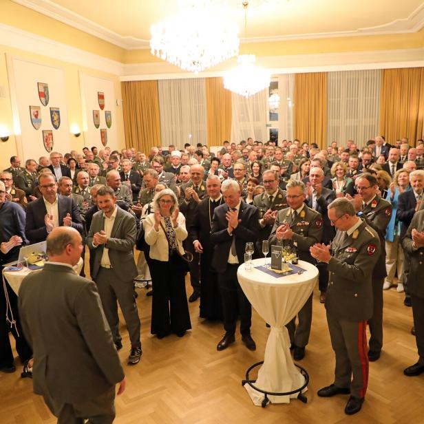 Menschenmenge in Raum