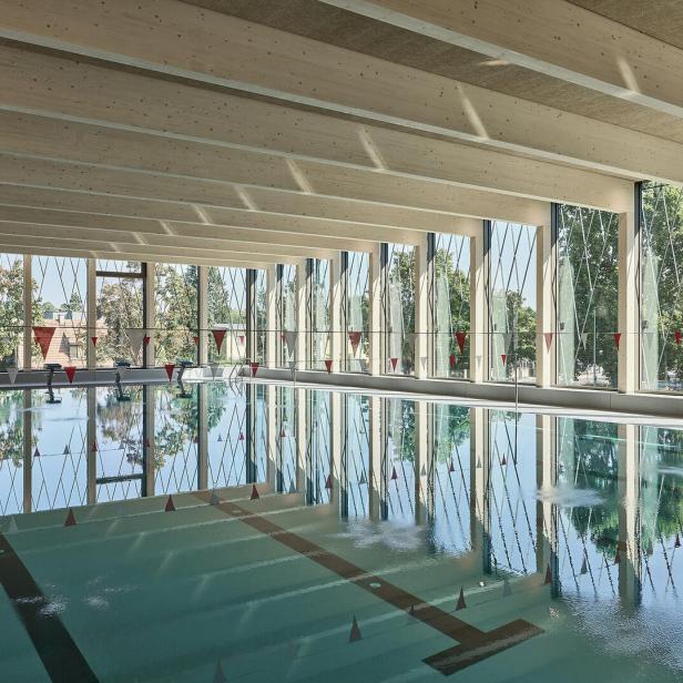 Trainingsschwimmhalle bei der Großfeldsiedlung in Wien Floridsdorf.