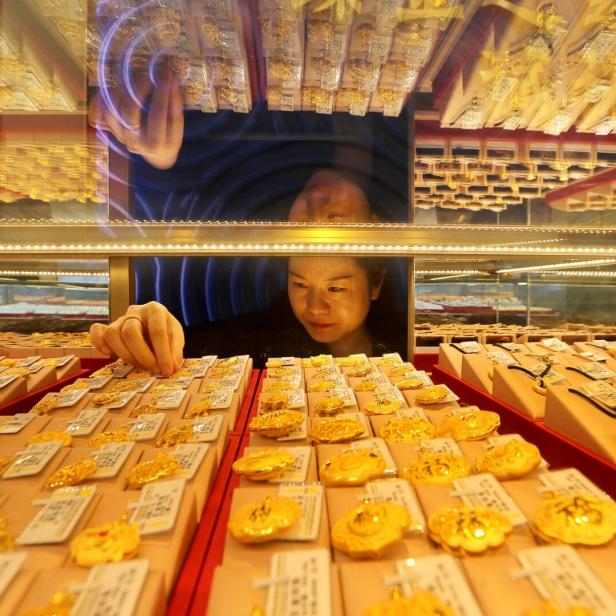 FILES-CHINA-MARKETS-COMMODITIES-GOLD-RECORD
