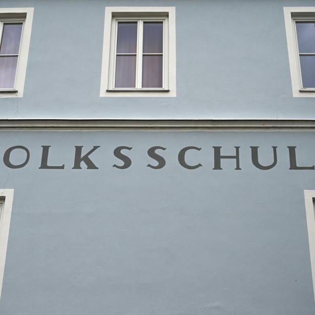 ++ THEMENBILD ++ SCHULE / SCHULBEGINN