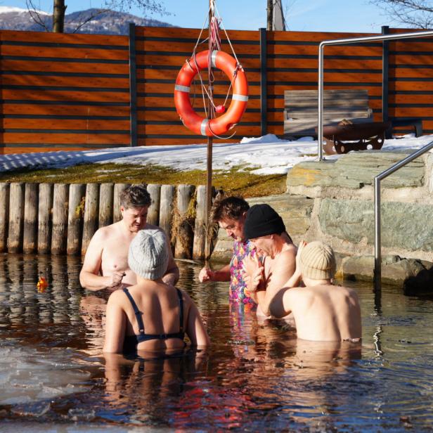 Eisbaden im Kärntner Brennsee.