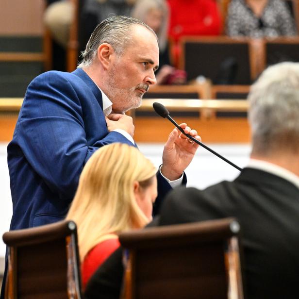 SONDERSITZUNG DES BURGENLÄNDISCHEN LANDTAGS: LH DOSKOZIL (SPÖ)