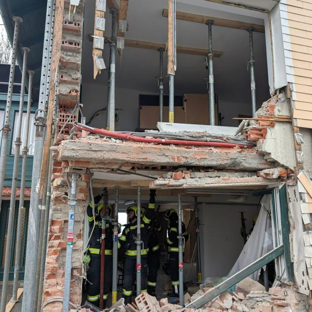 Schwer beschädigtes Wohnhaus 