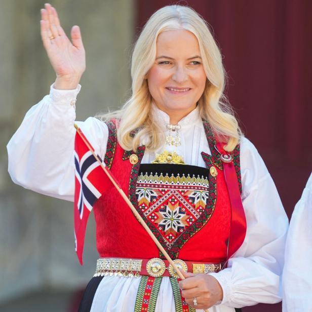 Kronprinzessin Mette-Marit im norwegischen Trachtenlook