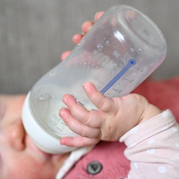 ++ THEMENBILD ++ GIFTSTOFF-VERDACHT / BABYNAHRUNG / BABY / SÄUGLINGSNAHRUNG / SÄUGLING / GESUNDHEIT / RÜCKRUF / TOXINE