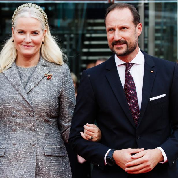 Kronprinz Haakon und Kronprinzessin Mette-Marit erscheinen gemeinsam.