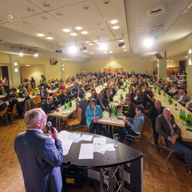 Rund 300 Gemeindefunktionäre  nahmen am Industrieviertel-Stammtisch  mit ÖVP-Landesvize Stephan Pernkopf  teil.