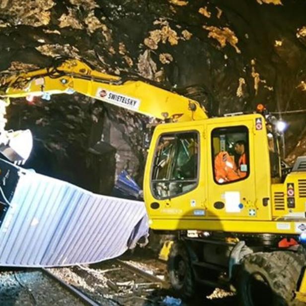 Die Bergung und Aufräumarbeiten nach dem Bahnunfall.