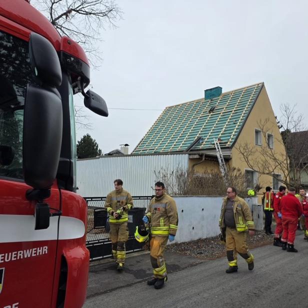 Arbeiter schwer verletzt am Dach in Felixdorf