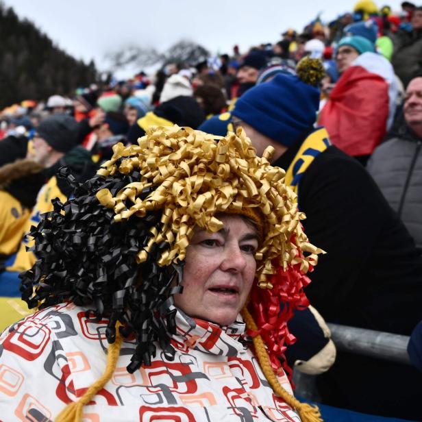 Ein deutscher Fan mit Perücke.