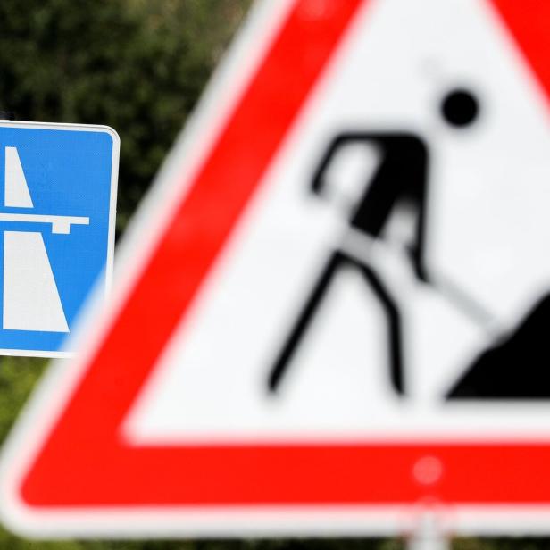 ++ ARCHIVBILD ++ Baustelle auf der Autobahn