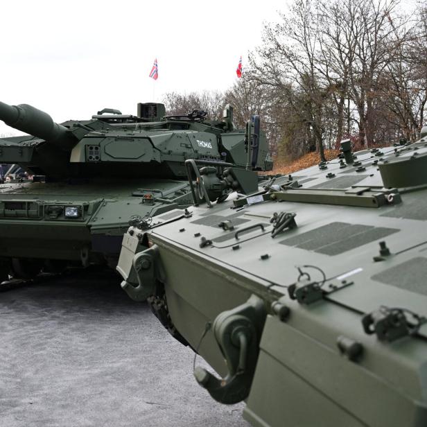 Roll-out of new Leopard tank and howitzer PZH 2000 at KNDS