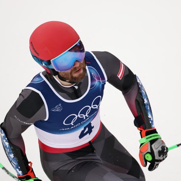 Alpine Skiing - Men's Giant Slalom Run 1