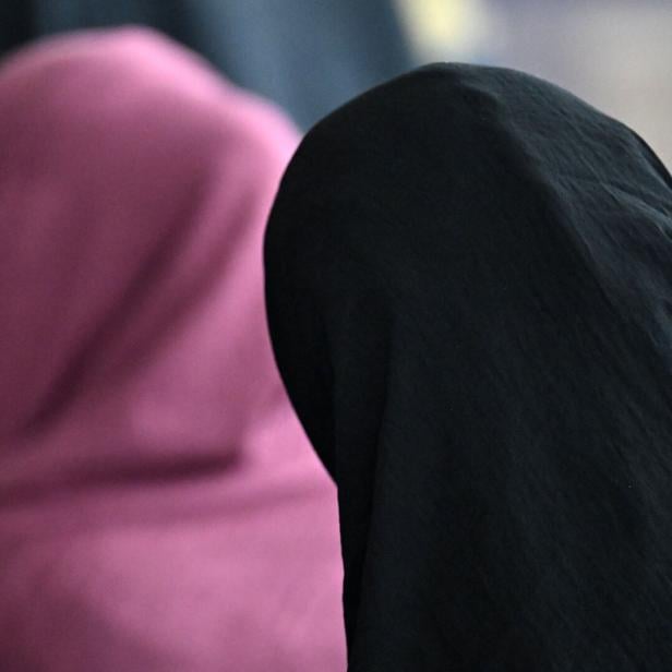 ++ THEMENBILD ++ KOPFTUCH / KOPFTUCHVERBOT / GESELLSCHAFT / DEMOGRAFIE / BEVÖLKERUNG / BEVÖLKERUNGSWACHSTUM / BEVÖLKERUNGSENTWICKLUNG / ISLAM / MIGRATION