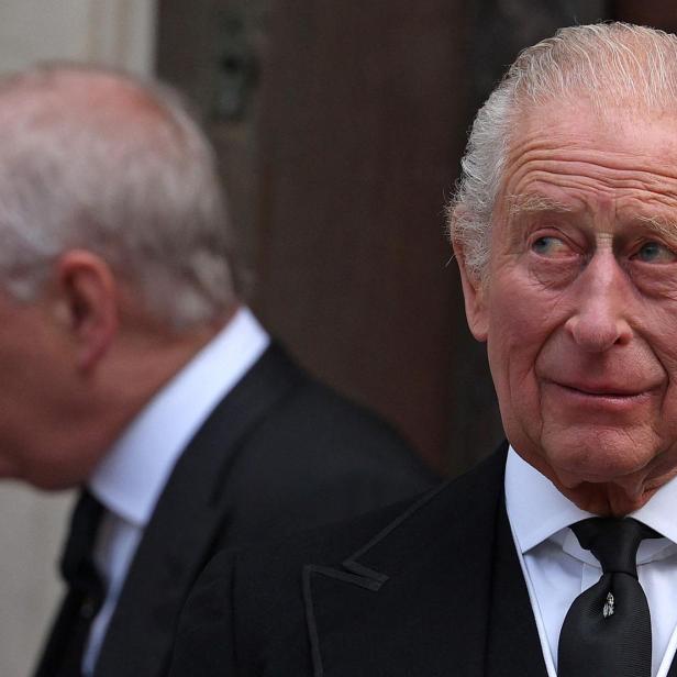 König Charles äußert sich zu Andrews Festnahme in Epstein-Affäre
