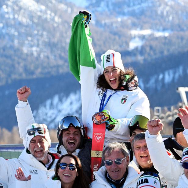 Alpine Skiing - Women's Giant Slalom Victory Ceremony