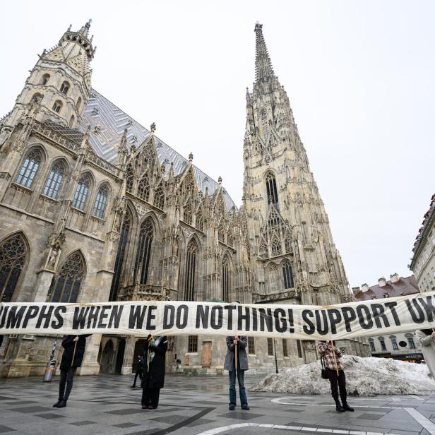 DEMONSTRATION RUSSIANS AGAINST WAR VIENNA IN SOLIDARITÄT MIT DER UKRAINE ZUM THEMA: "4 YEARS OF FULL-SCALE WAR"