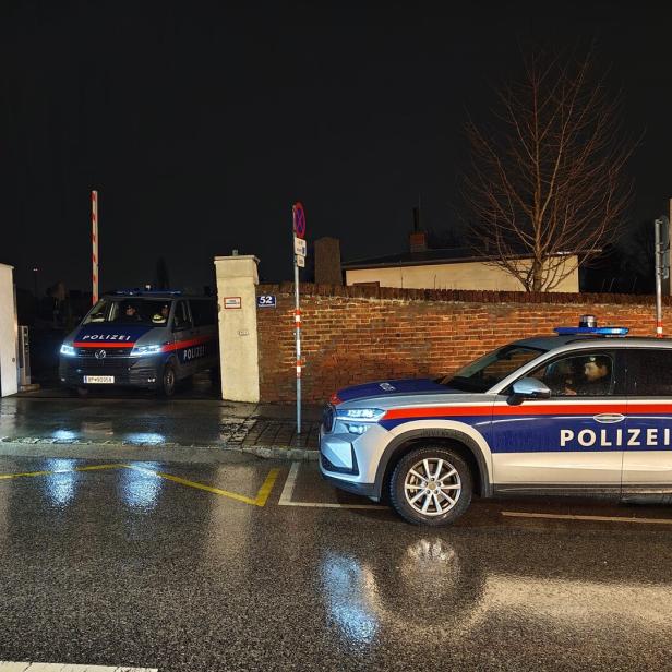 Die Polizei riegelte den Friedhof nach der Bluttat ab