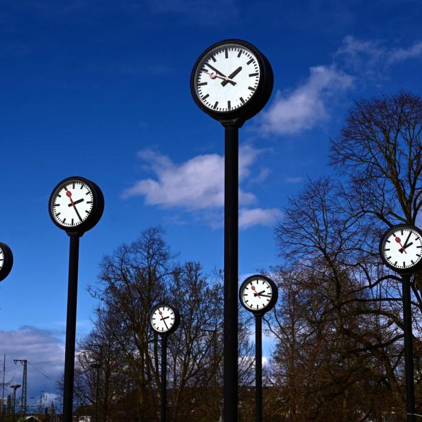 GERMANY-WEATHER-FEATURE-SPRING-CLOCKS