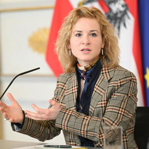 Eva-Maria Holzleitner