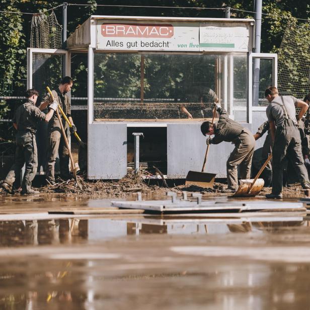 UNWETTER: AUFRÄUMEN IN NIEDERÖSTERREICH / ZWETTL