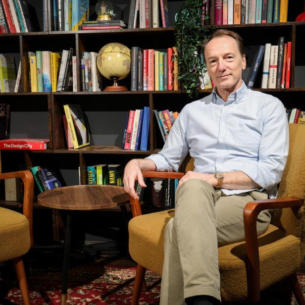 Thriller-Autor Marc Elsberg: "Geld ist da. Was fehlt, ist der politische Wille"