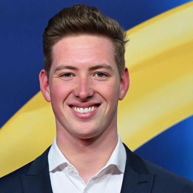 David Schumacher grinst