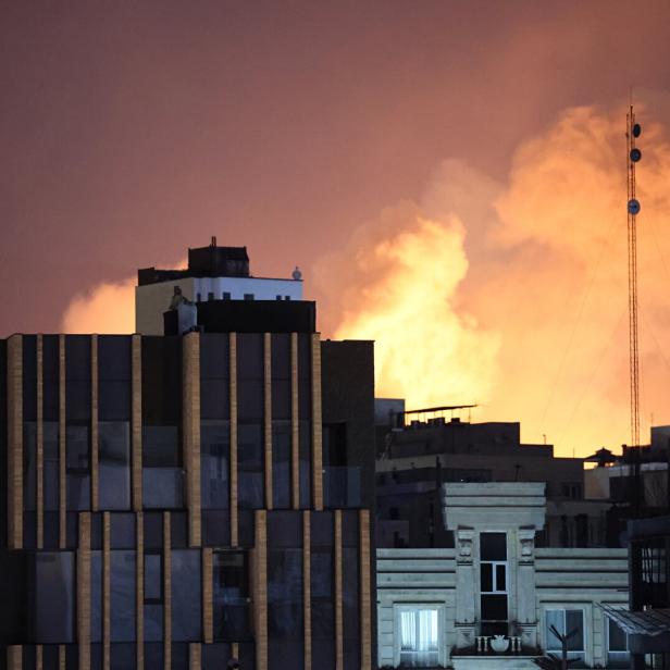 US-Israeli attacks continue in Iran