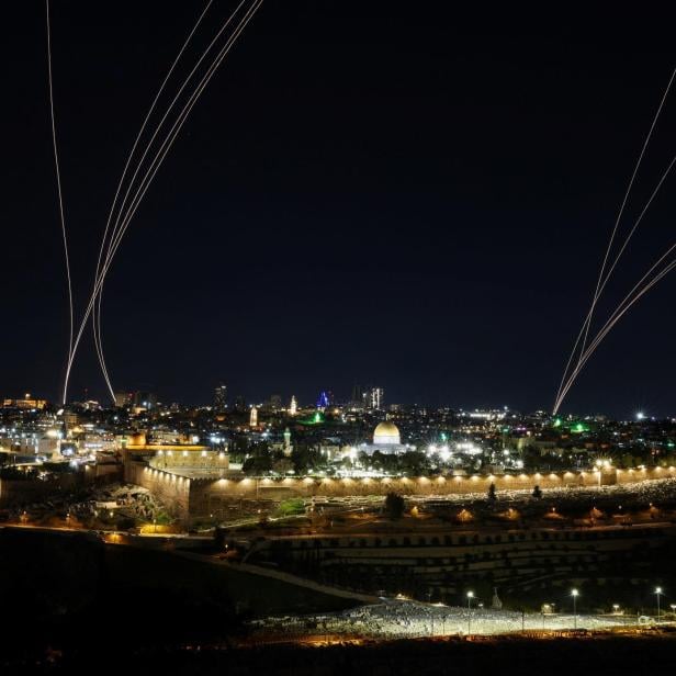 Israel unternimmt Abfangversuche, als nach israelischen und US-amerikanischen Angriffen auf den Iran Raketen aus dem Iran abgefeuert werden, in Jerusalem am 1. März 2026. REUTERS/Ammar Awad