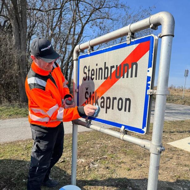 ++ HANDOUT ++ BURGENLAND: ZWEISPRACHIGE ORTSTAFELN BESCHMIERT: VOLKSGRUPPENZENTRUM ALARMIERT - STEINBRUNN