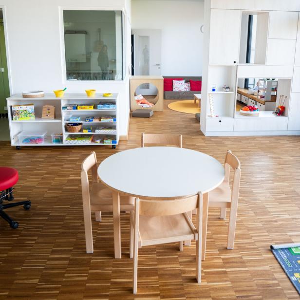 ++ THEMENBILD ++ KINDER / KINDERGARTEN / KINDERBETREUUNG / BILDUNG