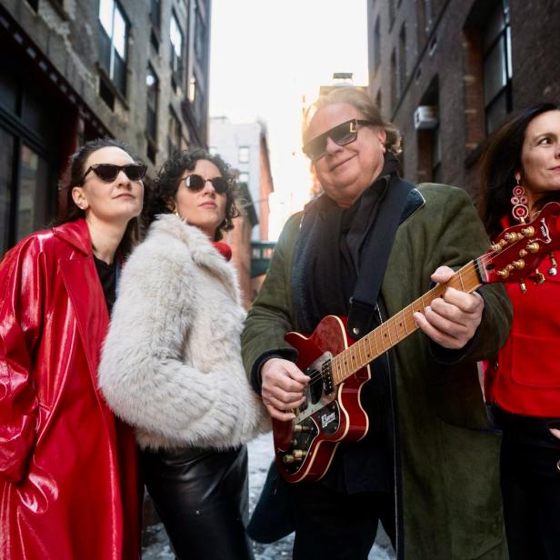 Ewald Pfleger mit den Schick Sisters