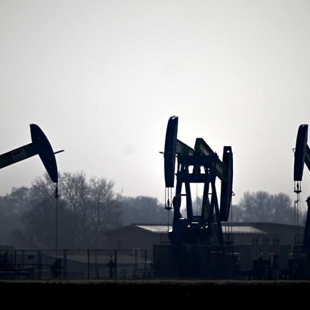 ++ THEMENBILD ++ IRAN-KRIEG MACHT ÖL TEURER - ERDÖLPUMPE