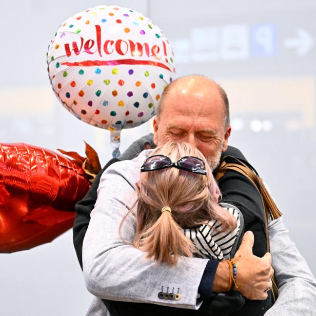 IRAN - NACH LUFTRAUMSPERRE: ERSTER FLIEGER AUS DUBAI AM FLUGHAFEN WIEN GELANDET