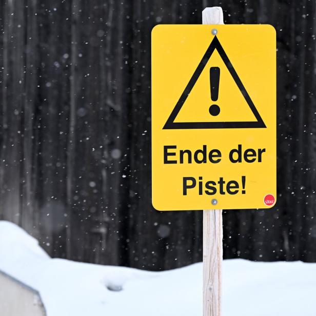 ++ THEMENBILD ++ SKITOURISMUS / SPORT / SCHNEE / WINTER / FREIZEIT