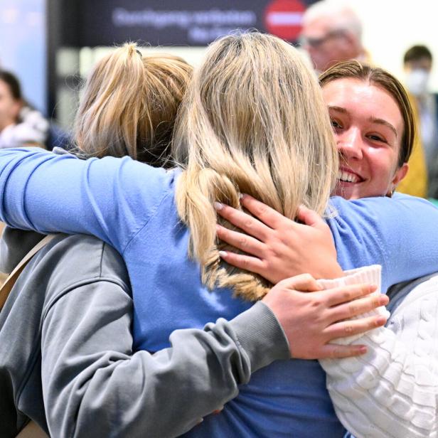 IRAN - NACH LUFTRAUMSPERRE: ERSTER FLIEGER AUS DUBAI AM FLUGHAFEN WIEN GELANDET